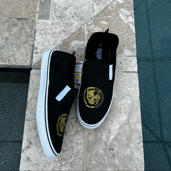 Marvel Black Panther Gold Symbol Slip-On - Picture 5 of 12